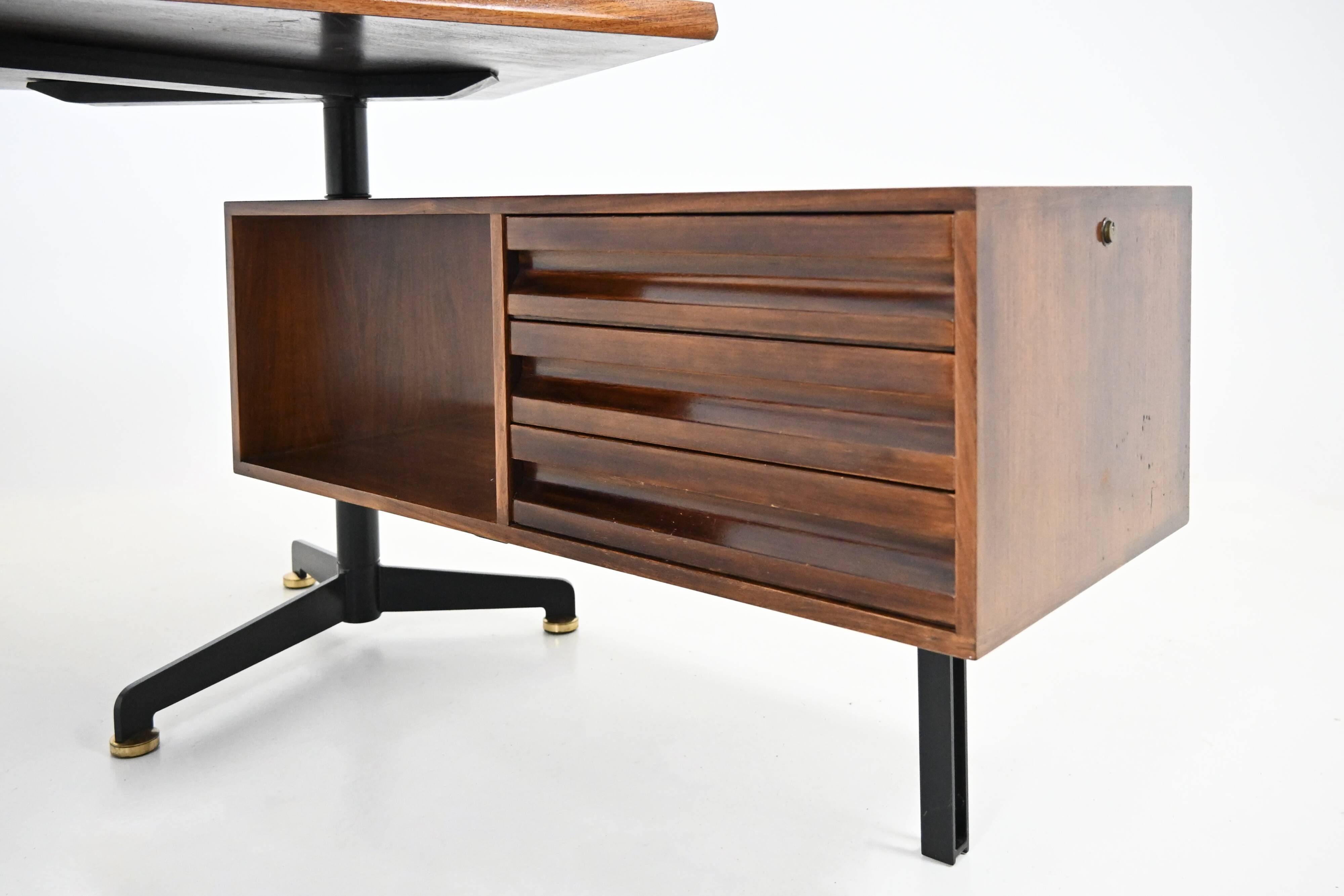 T96 "Boomerang" desk by Osvaldo Borsani for Tecno, 1960s