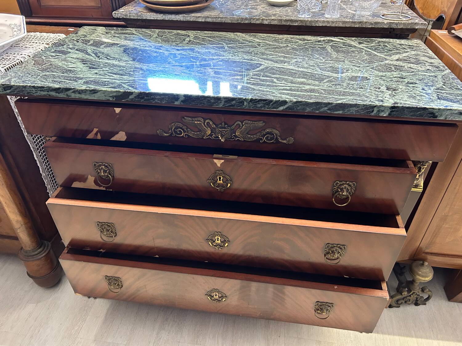 Commode style Empire