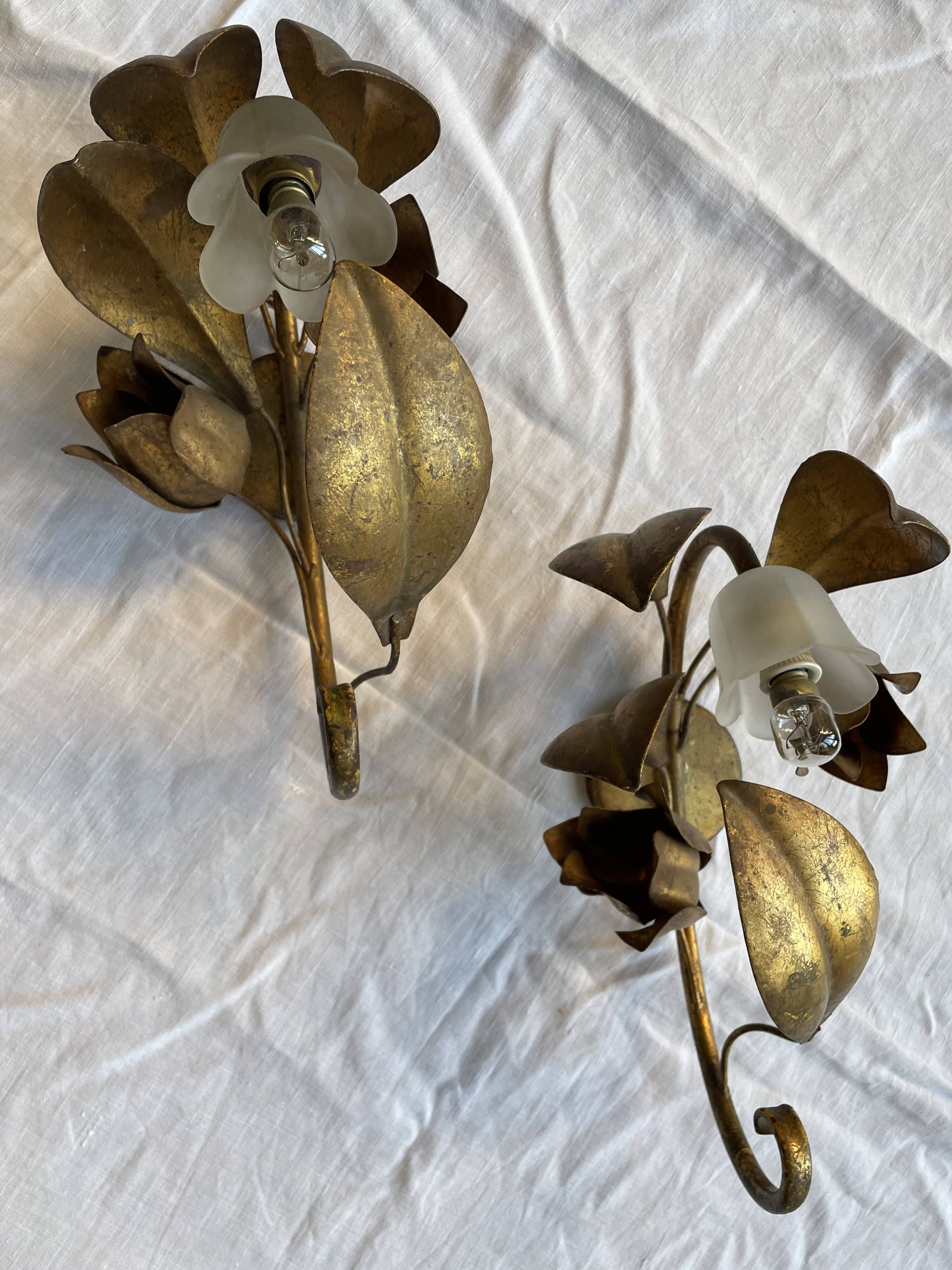 Pair of golden flower wall lights - 20th century