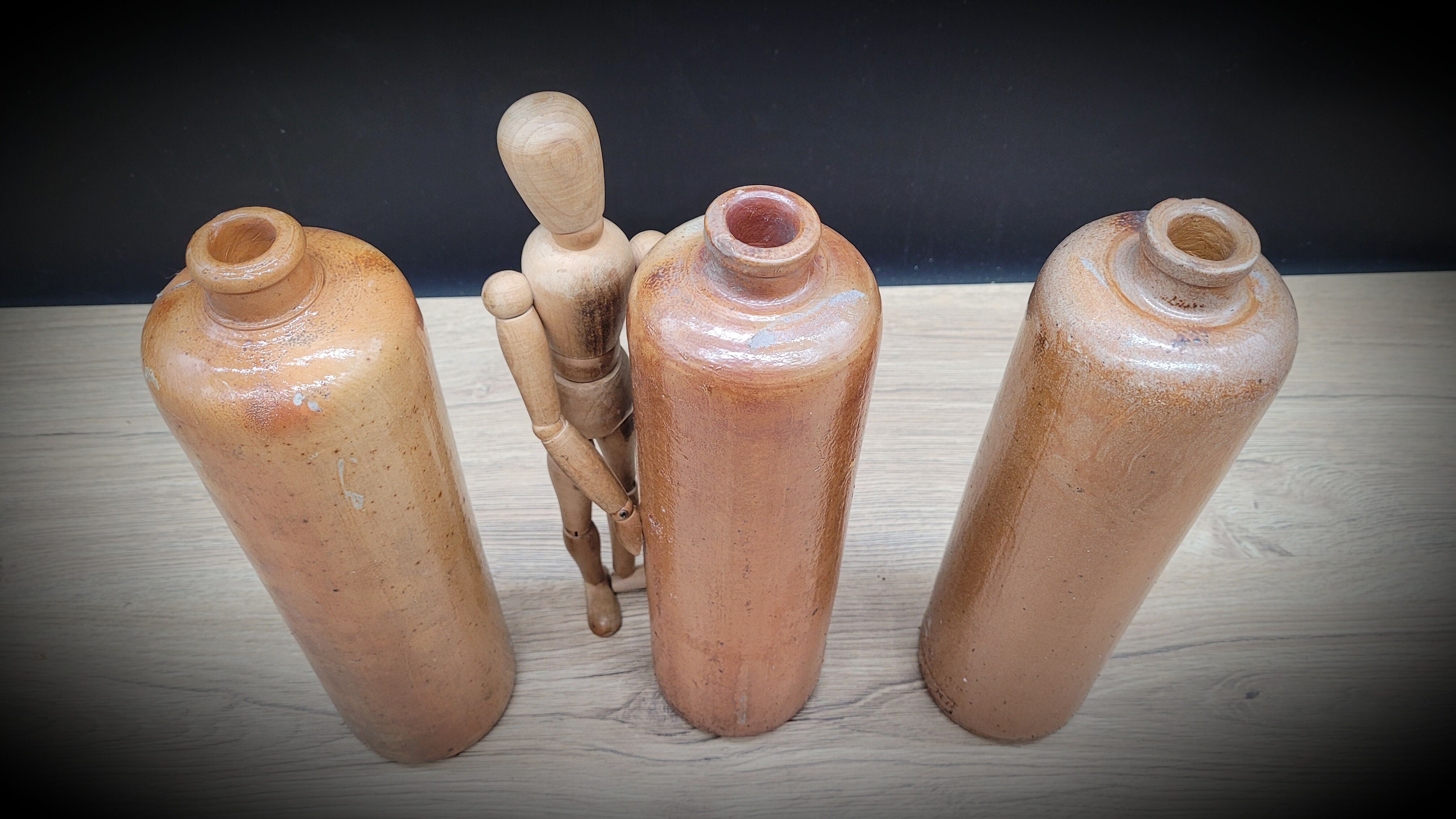 Trio de bouteilles en grès