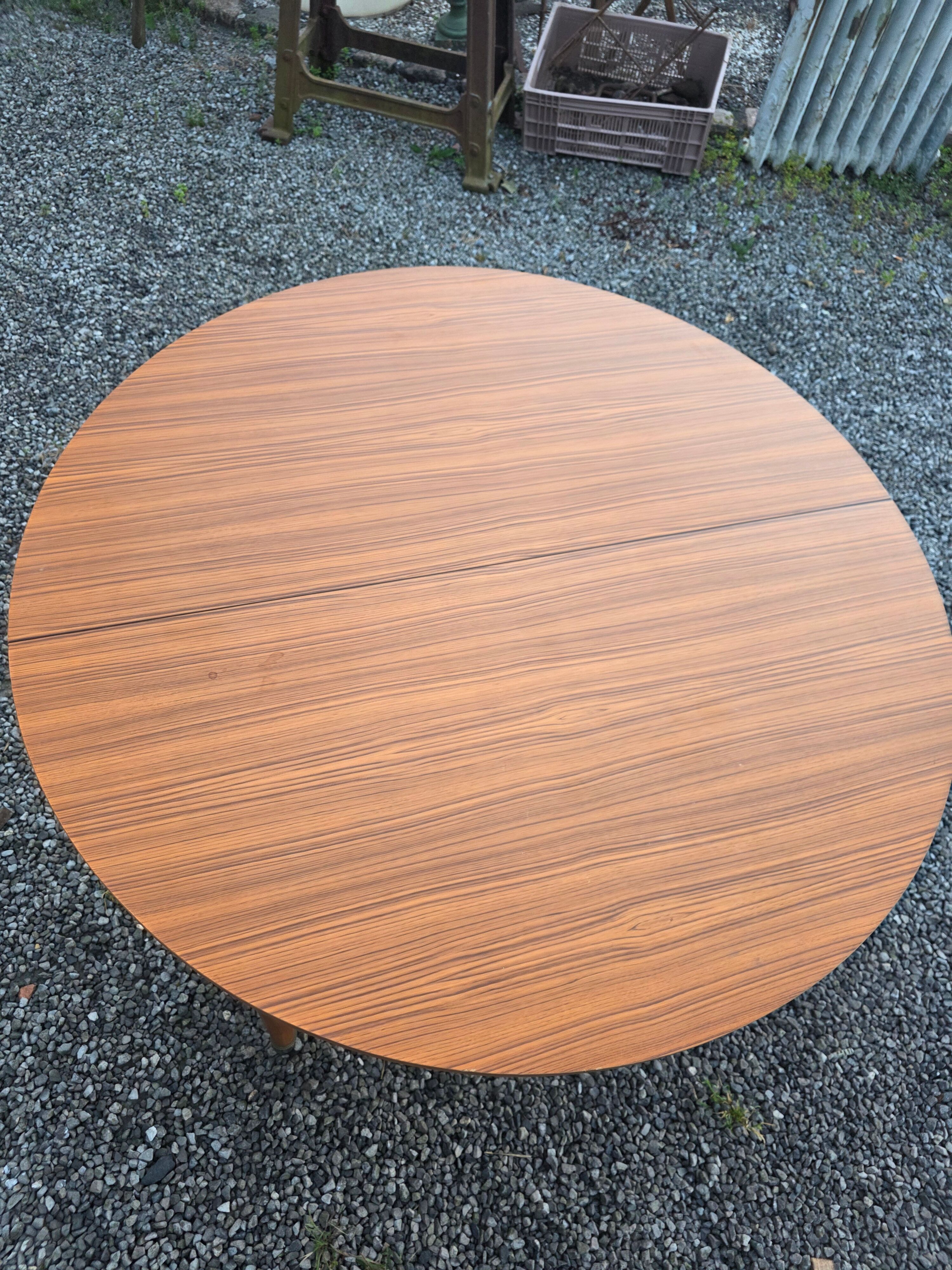 Table scandinave extensible en teck des années 60