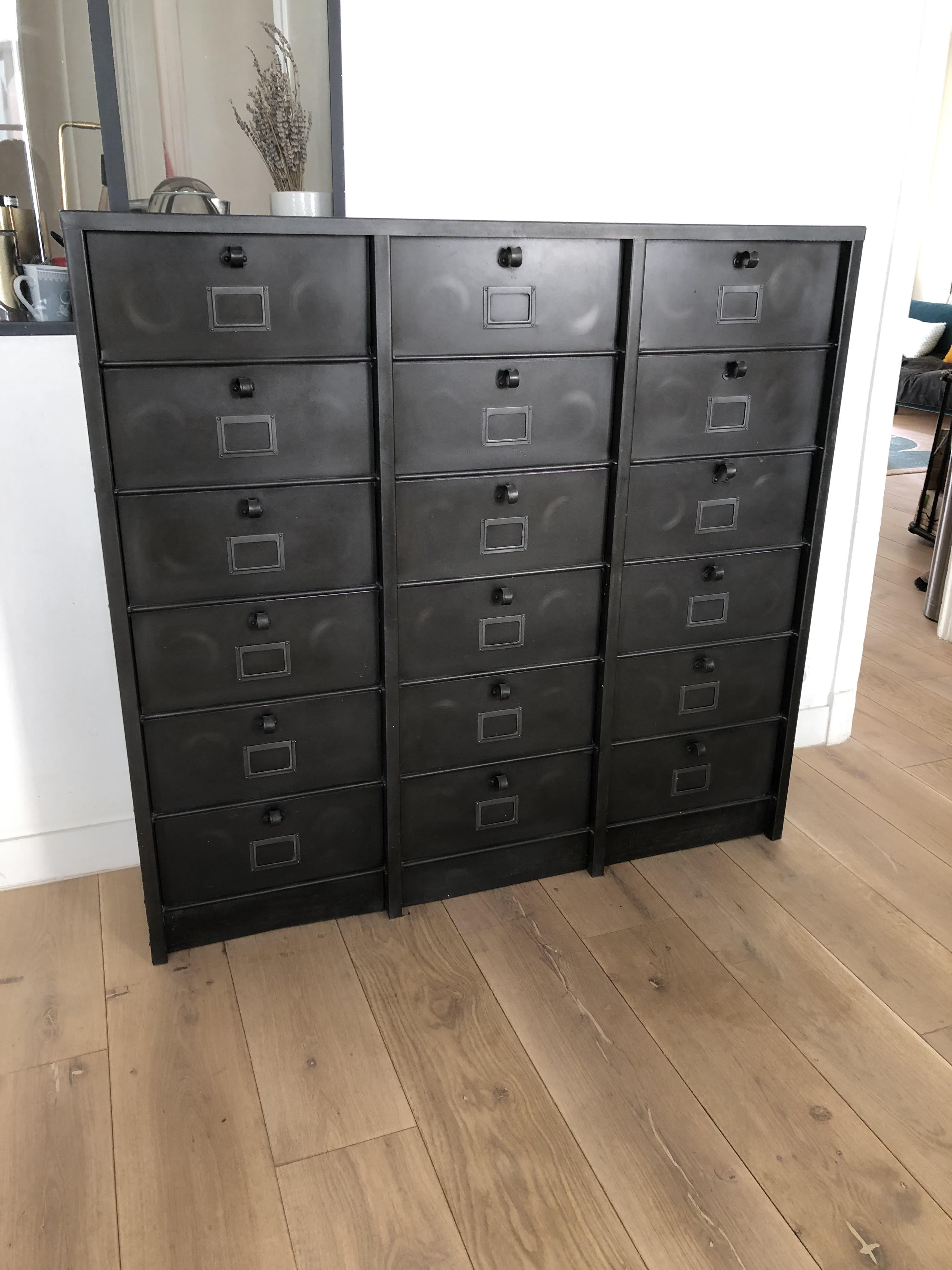 Roneo clamshell cabinet