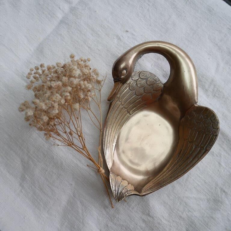 Brass swan pocket empty