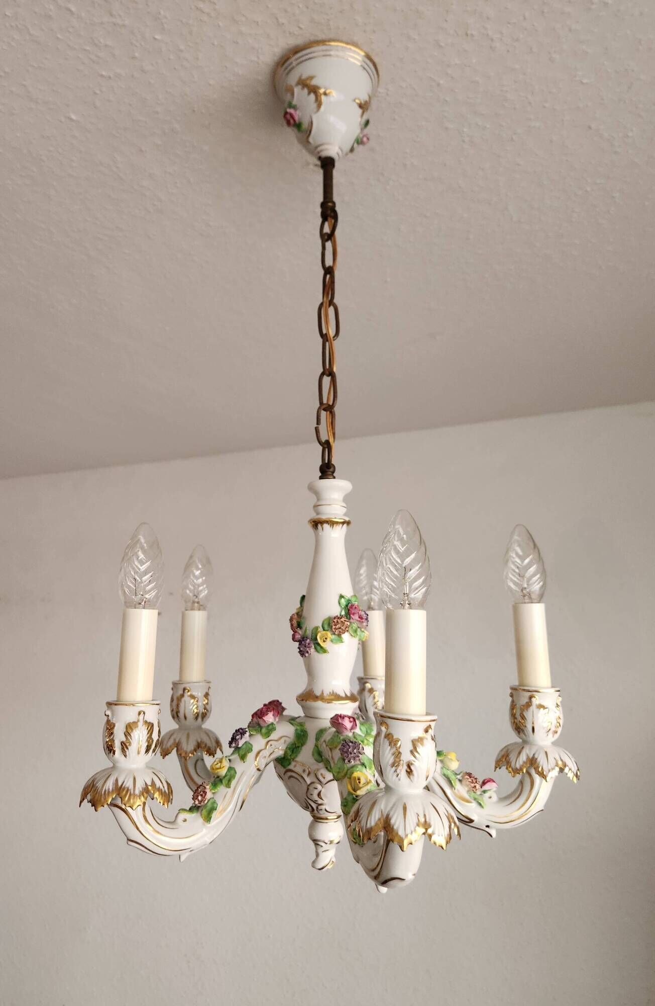Handgeformt vergoldet vintage Porzellan Kronleuchter Capodimonte 1960er