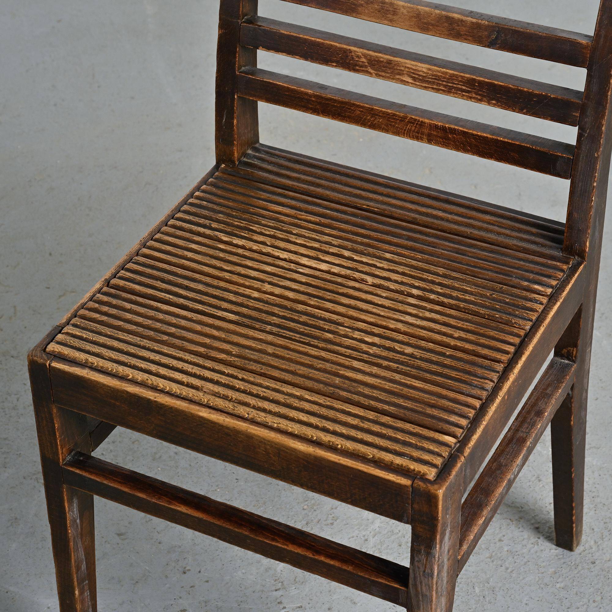 Paire de chaises 103 en hêtre teinté par René Gabriel, circa 1943