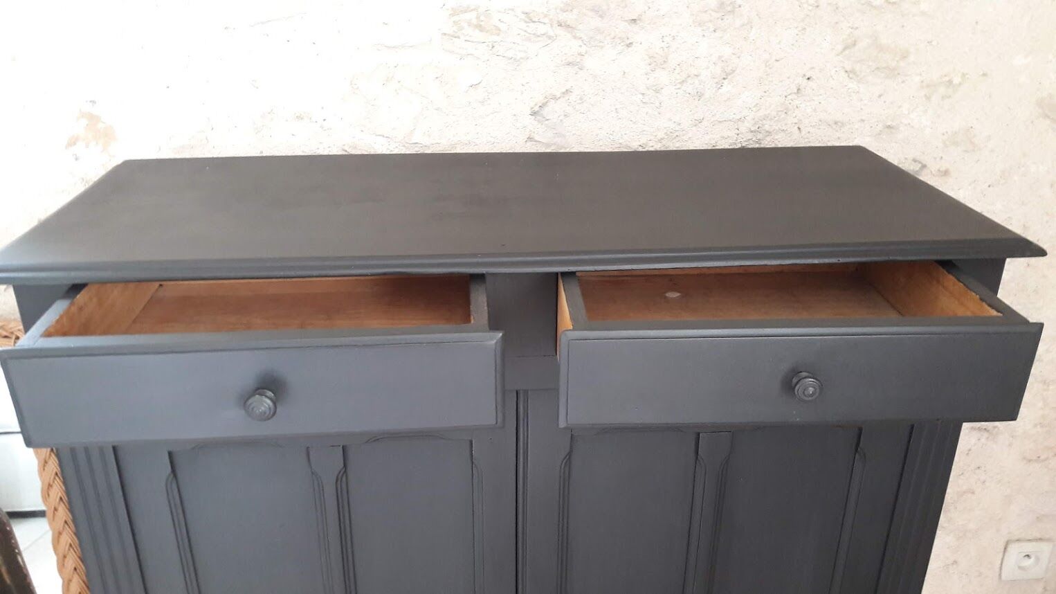 Black Parisian buffet