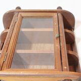 Étagère en bois vitrée