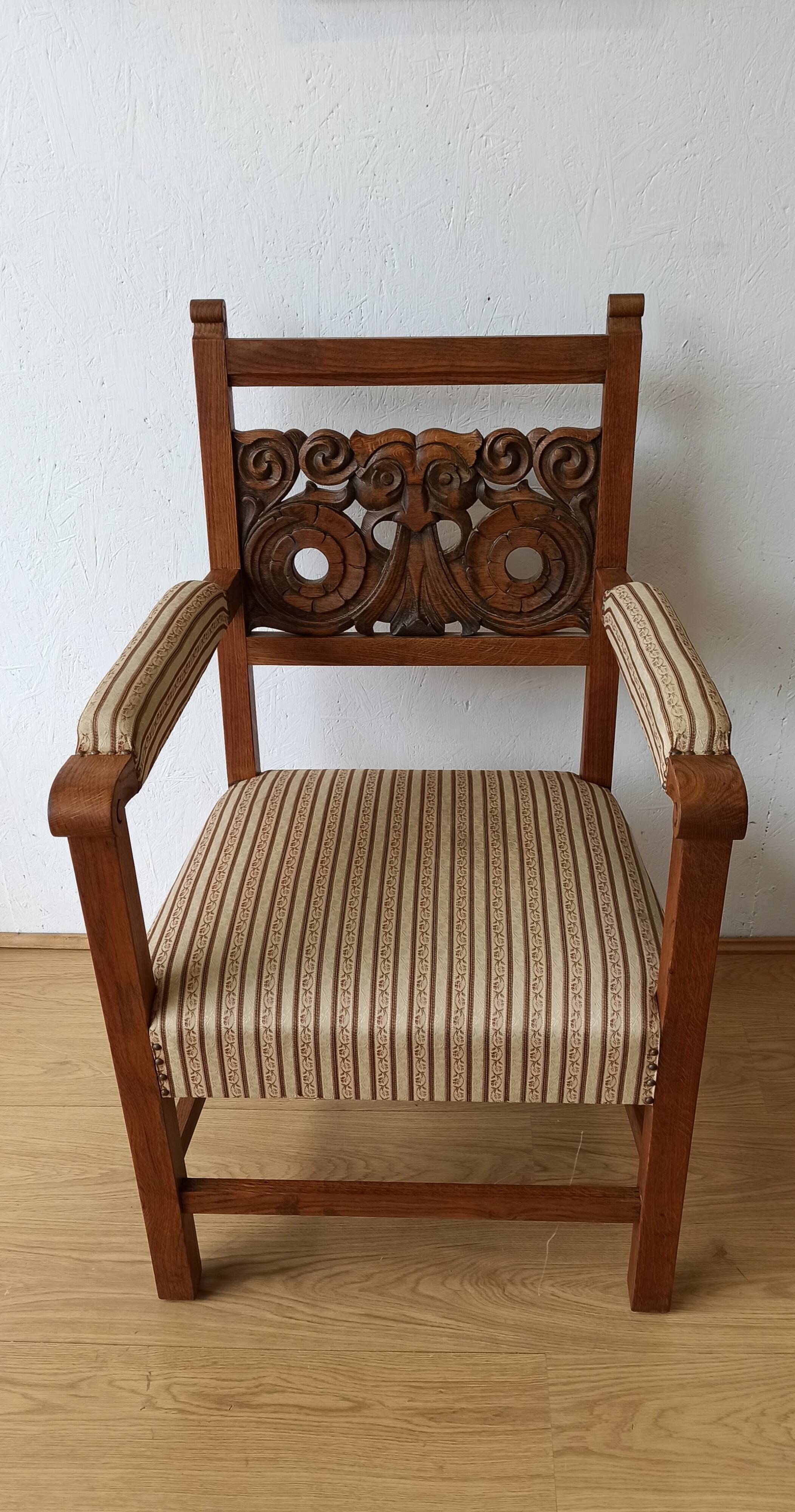 Pair of thrones vintage incredible chairs.