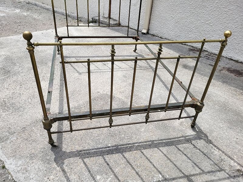 Lit en laiton dore 140 x 190 en couchage