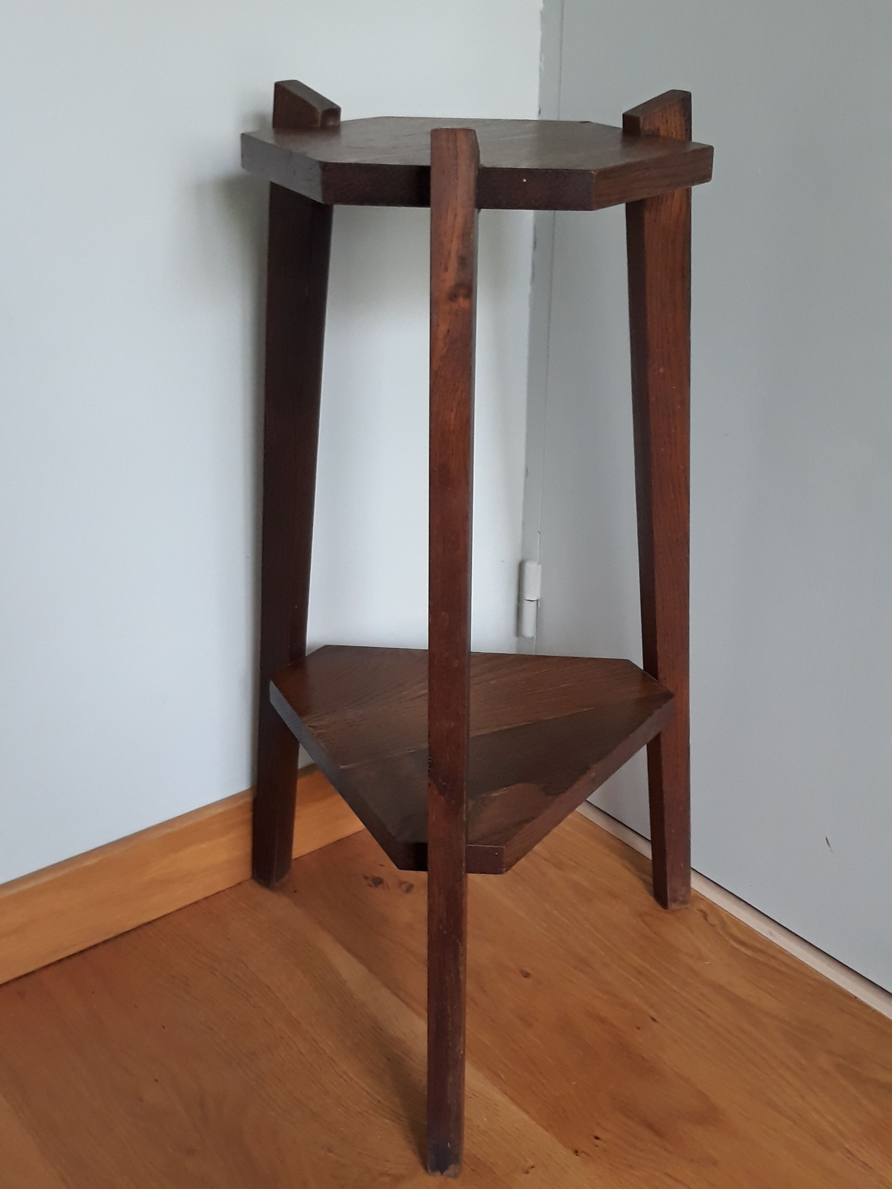 Tripod harness plant holder