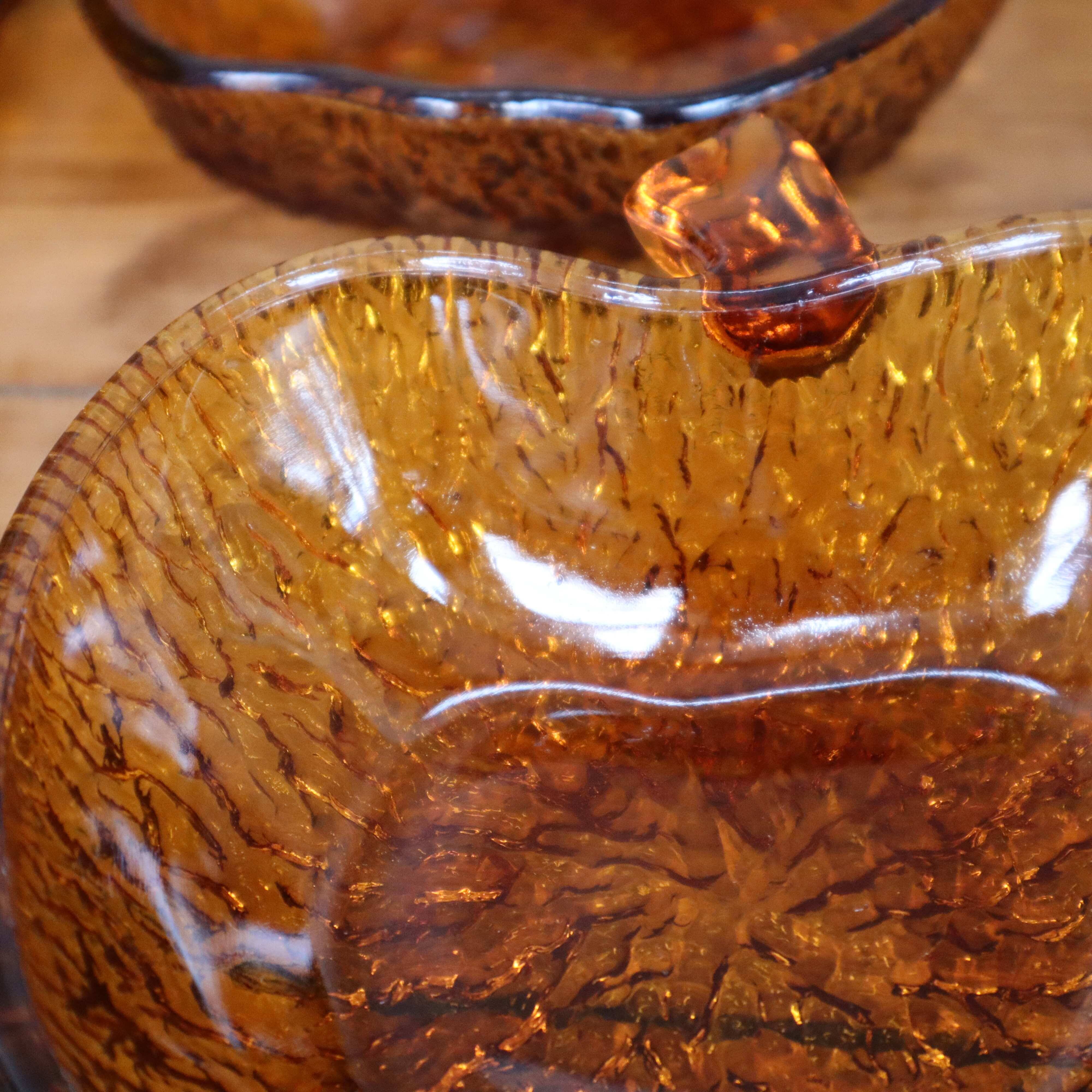 Fruit bowl and its 6 amber bowls from the 70s