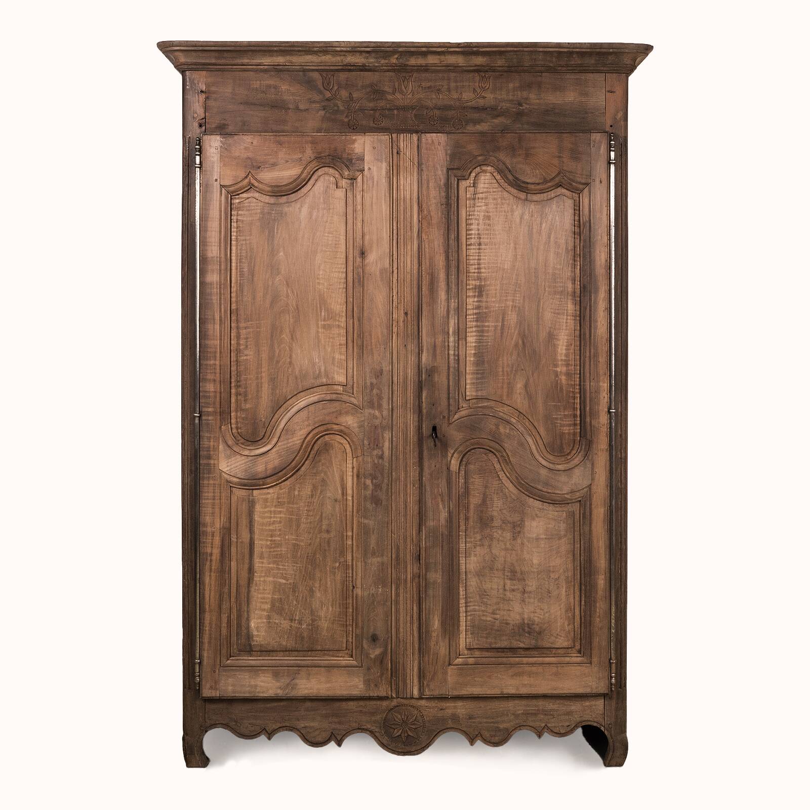 Armoire ou garde-robe ancienne française Louis XV du XIXe siècle