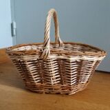 Wicker basket with handle