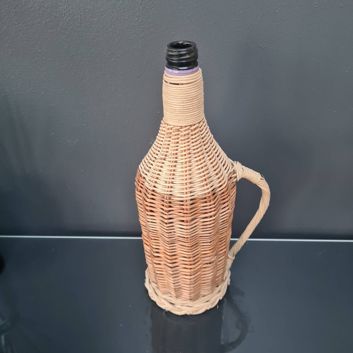 Wicker bottle with handle