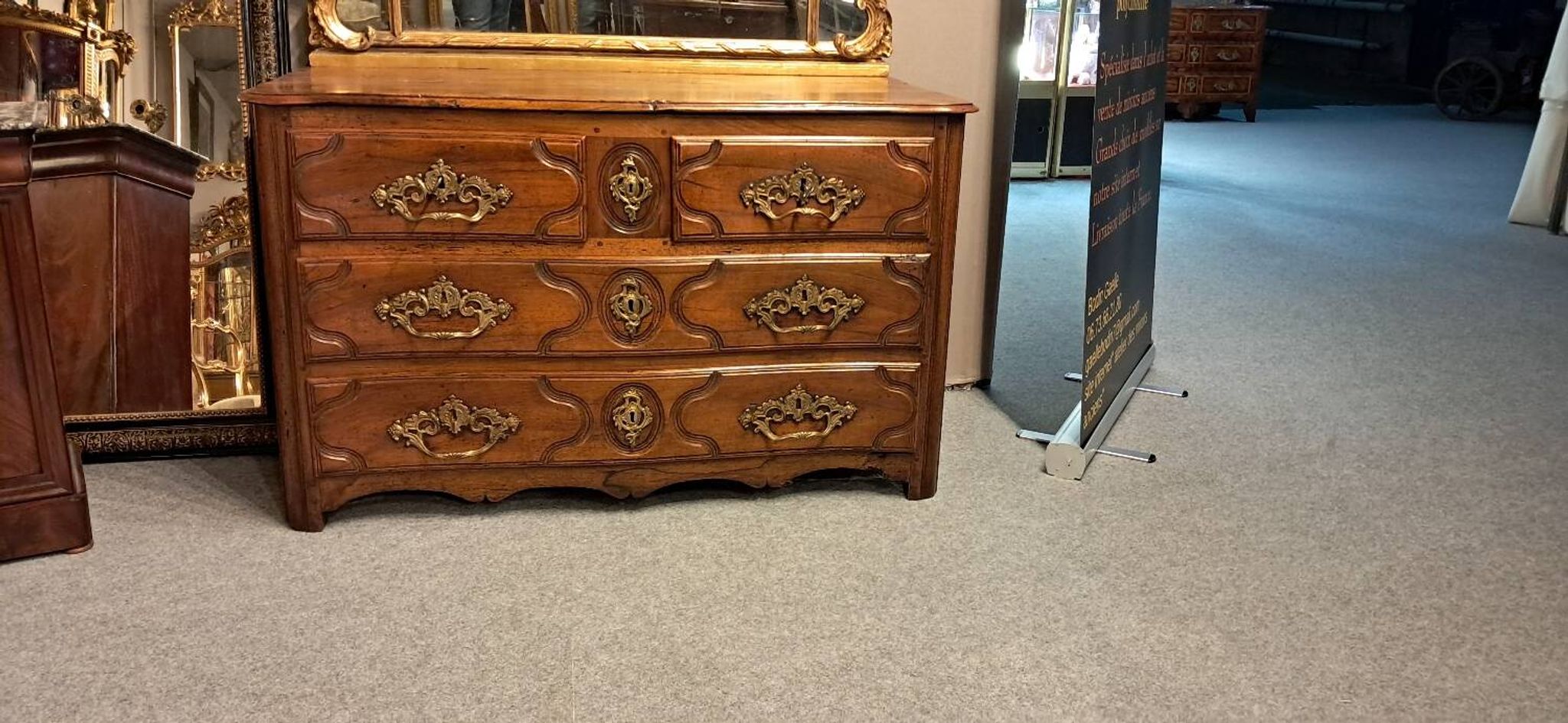 Commode en noyer XVIII