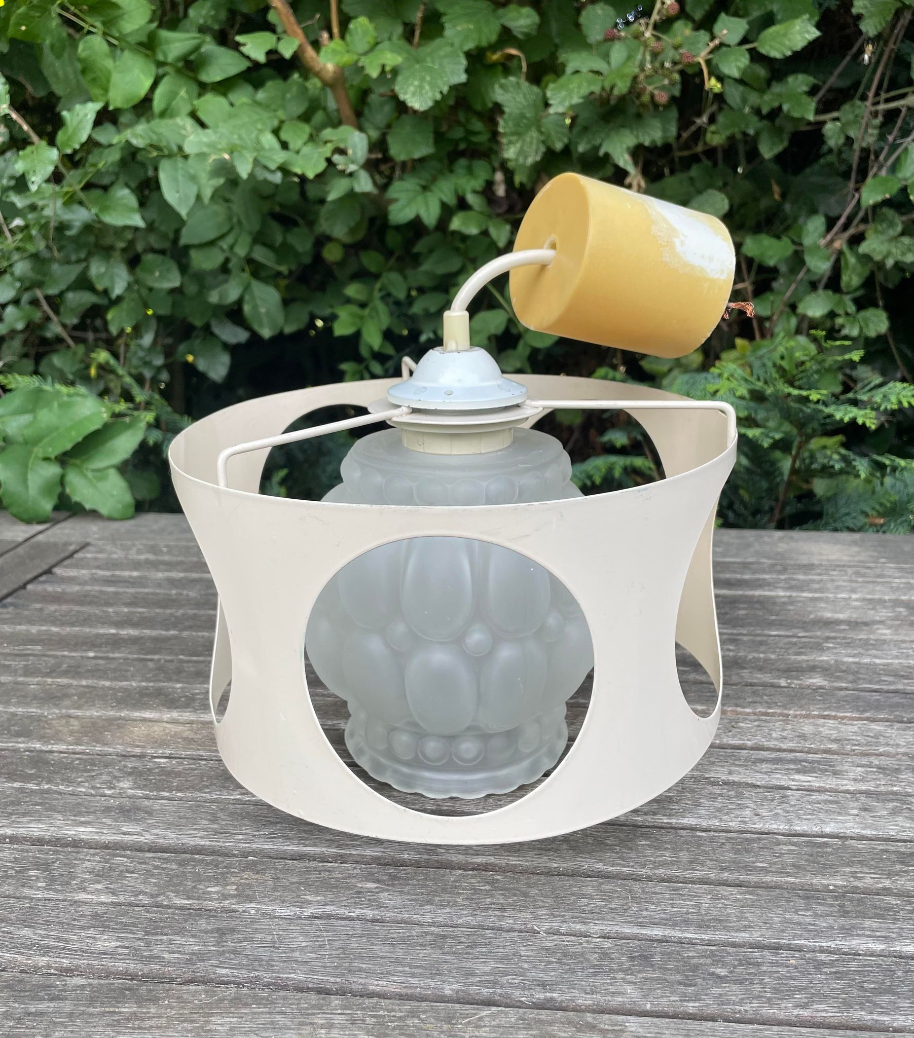 Suspension in bubbled frosted glass with its openwork entourage 70s