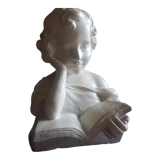 Bust of a woman in plaster The e-reader