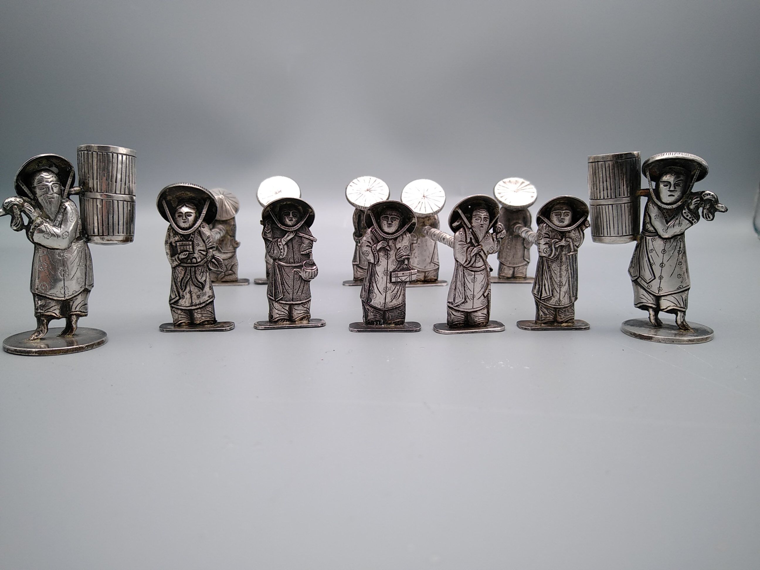 Knife holders and 2 toothpick doors.