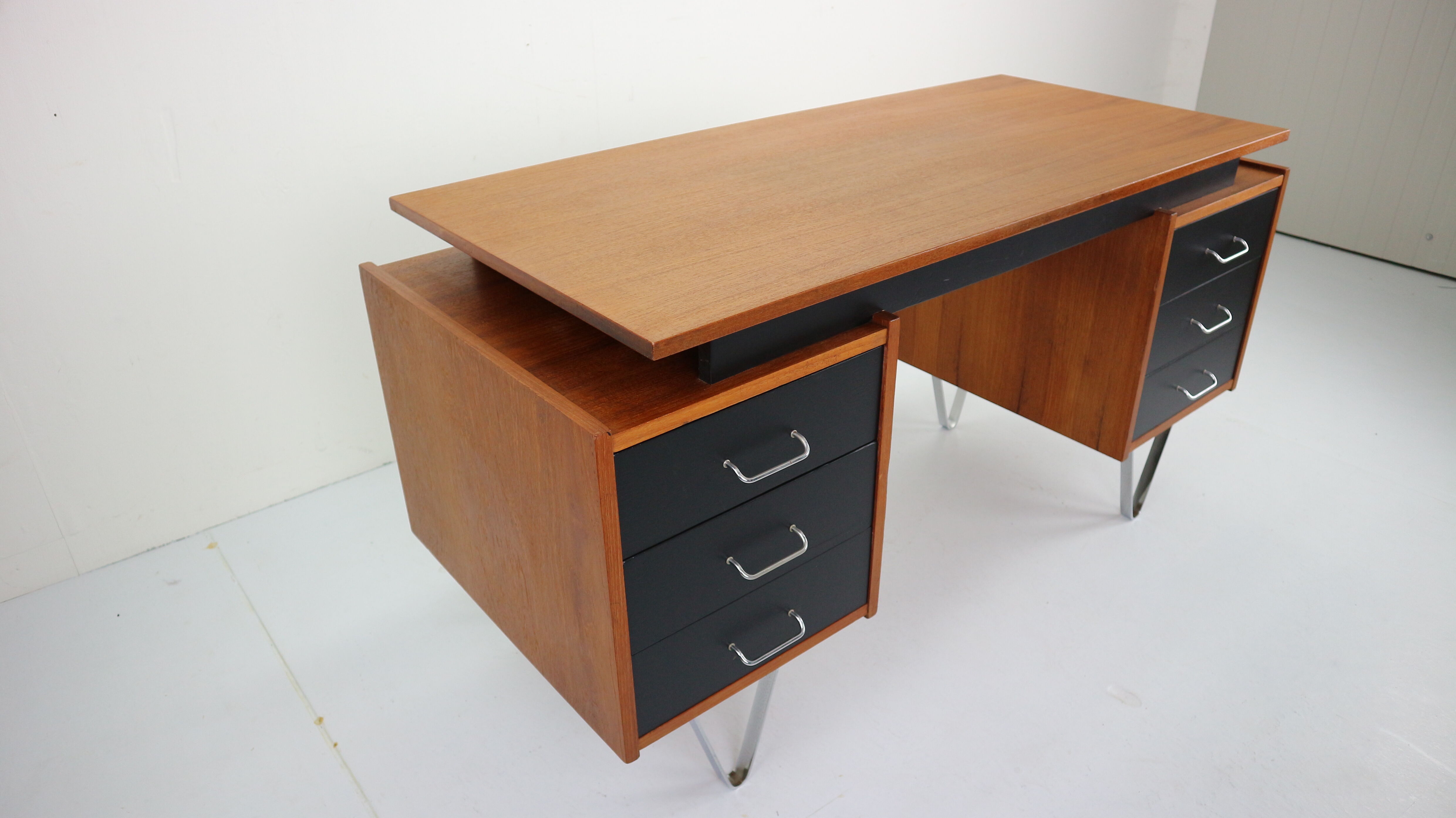 Cees Braakman teak desk with triangle legs for Pastoe