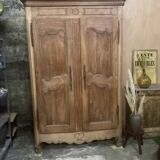 Wardrobe dressing of married 19 th raw aspect.