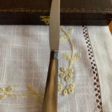 Cheese knives