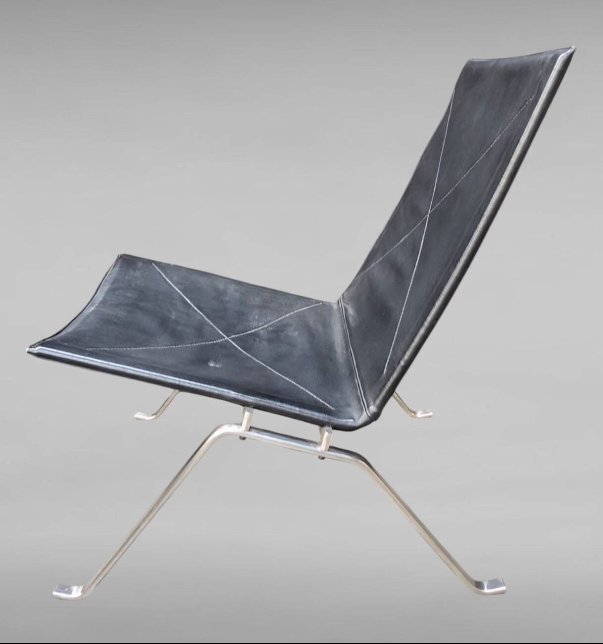 PK22 armchair Poul Kjaerholm