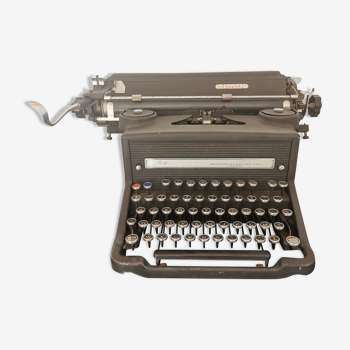 Machine à écrire Olivetti, 1946