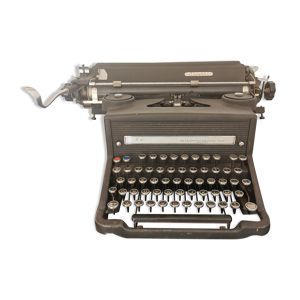 Machine à écrire Olivetti, 1946