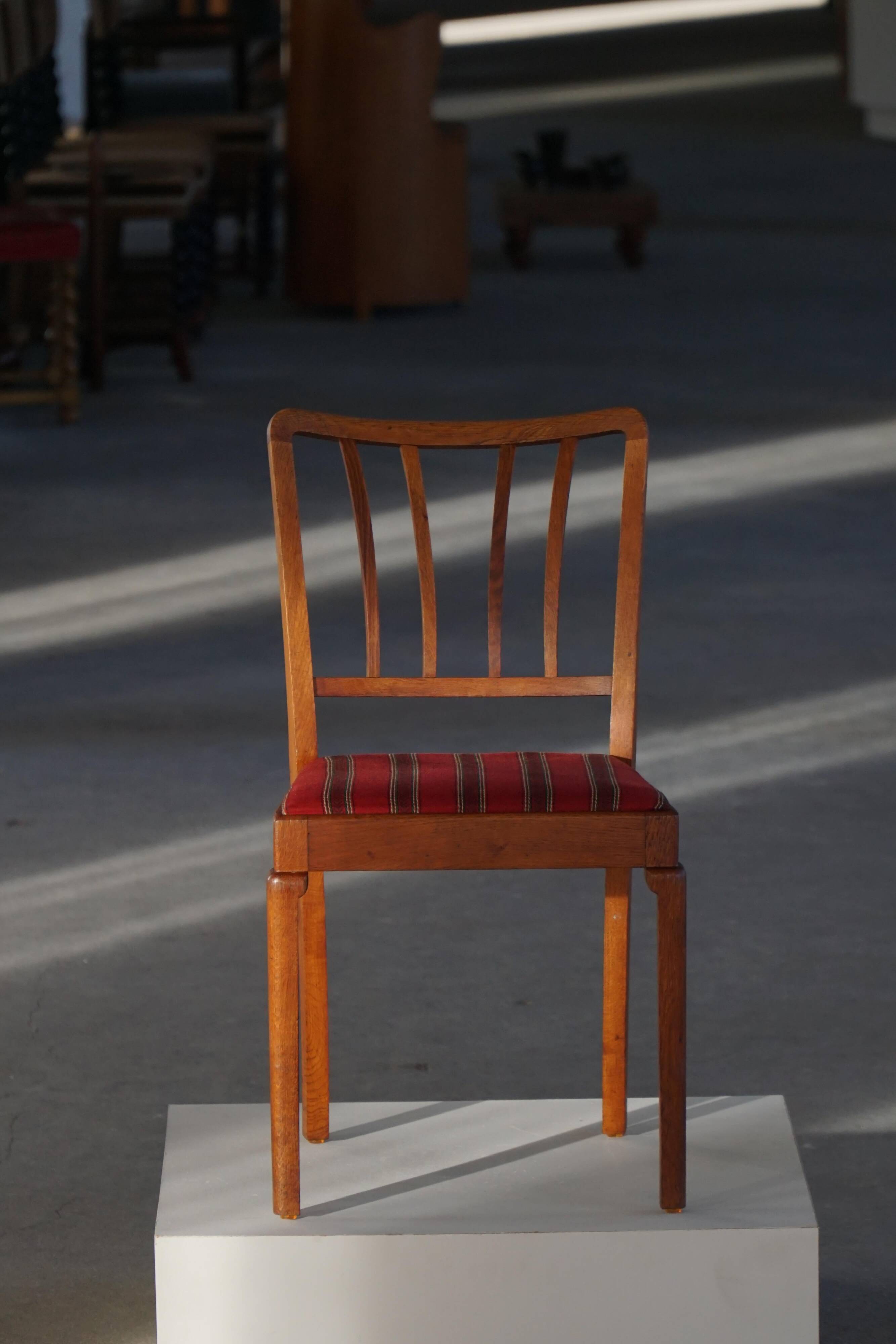 Set of 6 modern classic Danish dining chairs, oak with upholstered seats, 1950s.