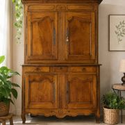 magnificent two-body buffet from the 18th century in walnut – an exceptional antique piece
