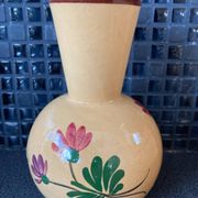 Vase en terre cuite décor de fleurs