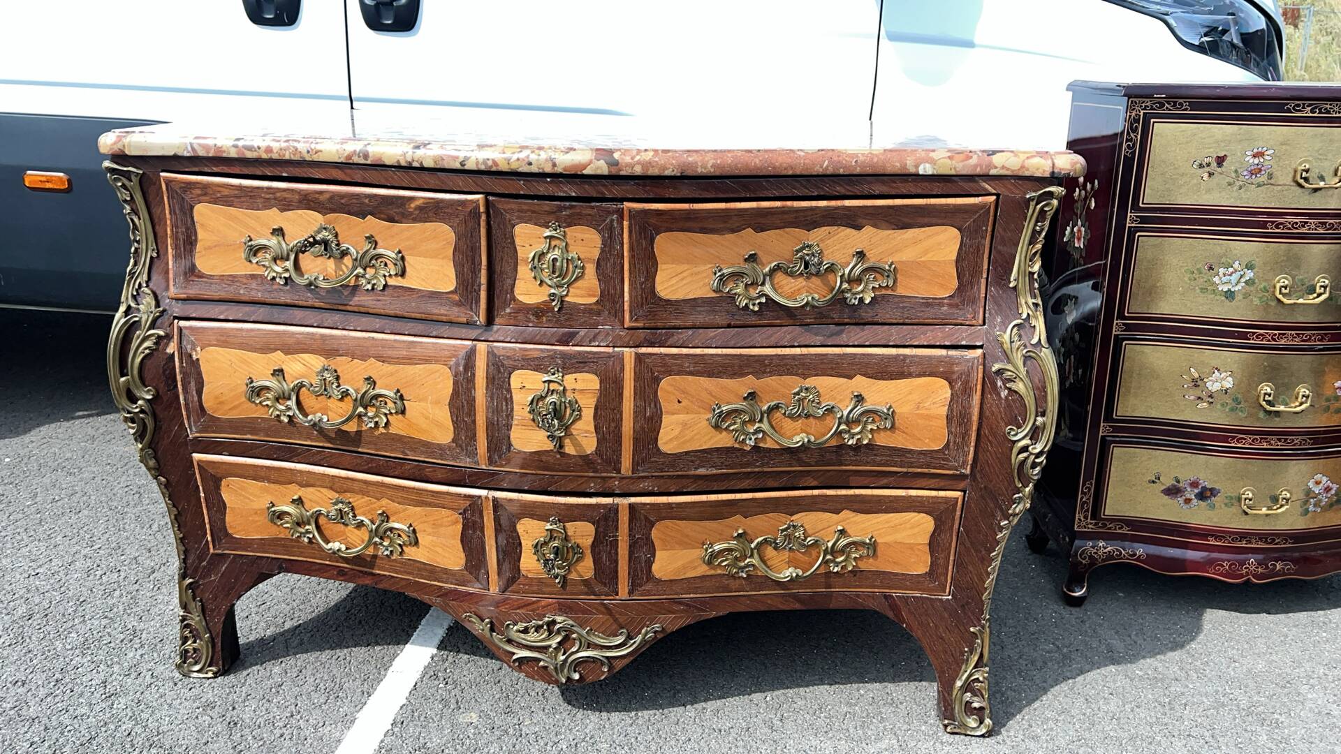 Commode tombeau Louis XV en marqueterie et marbre fin XIXe siècle