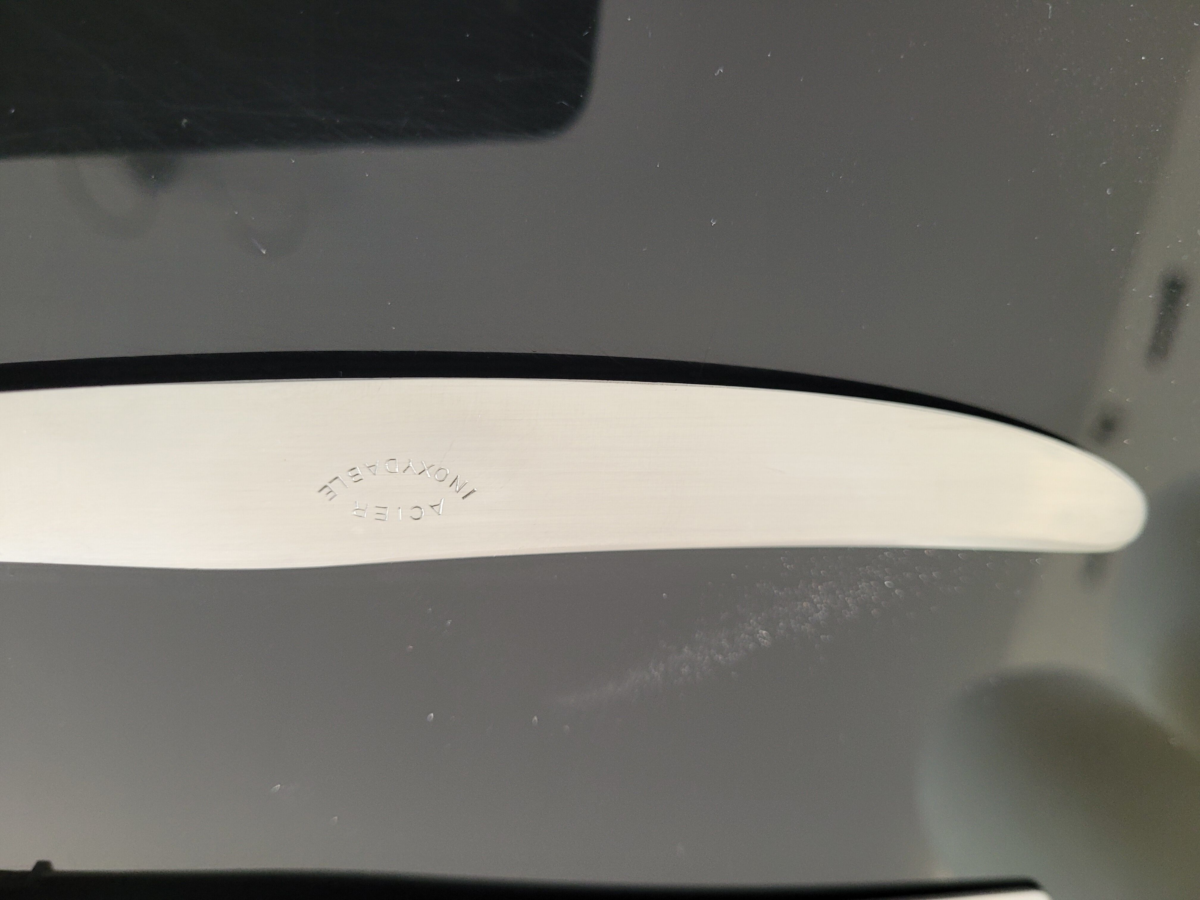 11 bakelite handle knives