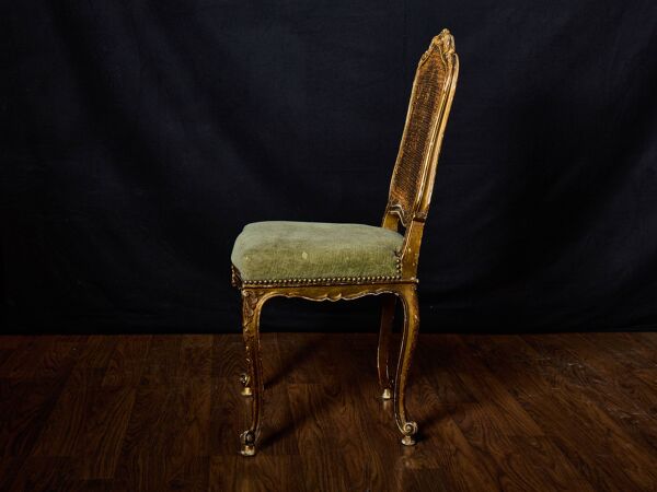 Lot de 4 chaises dorées style Louis XV – Style chaises de musiciens