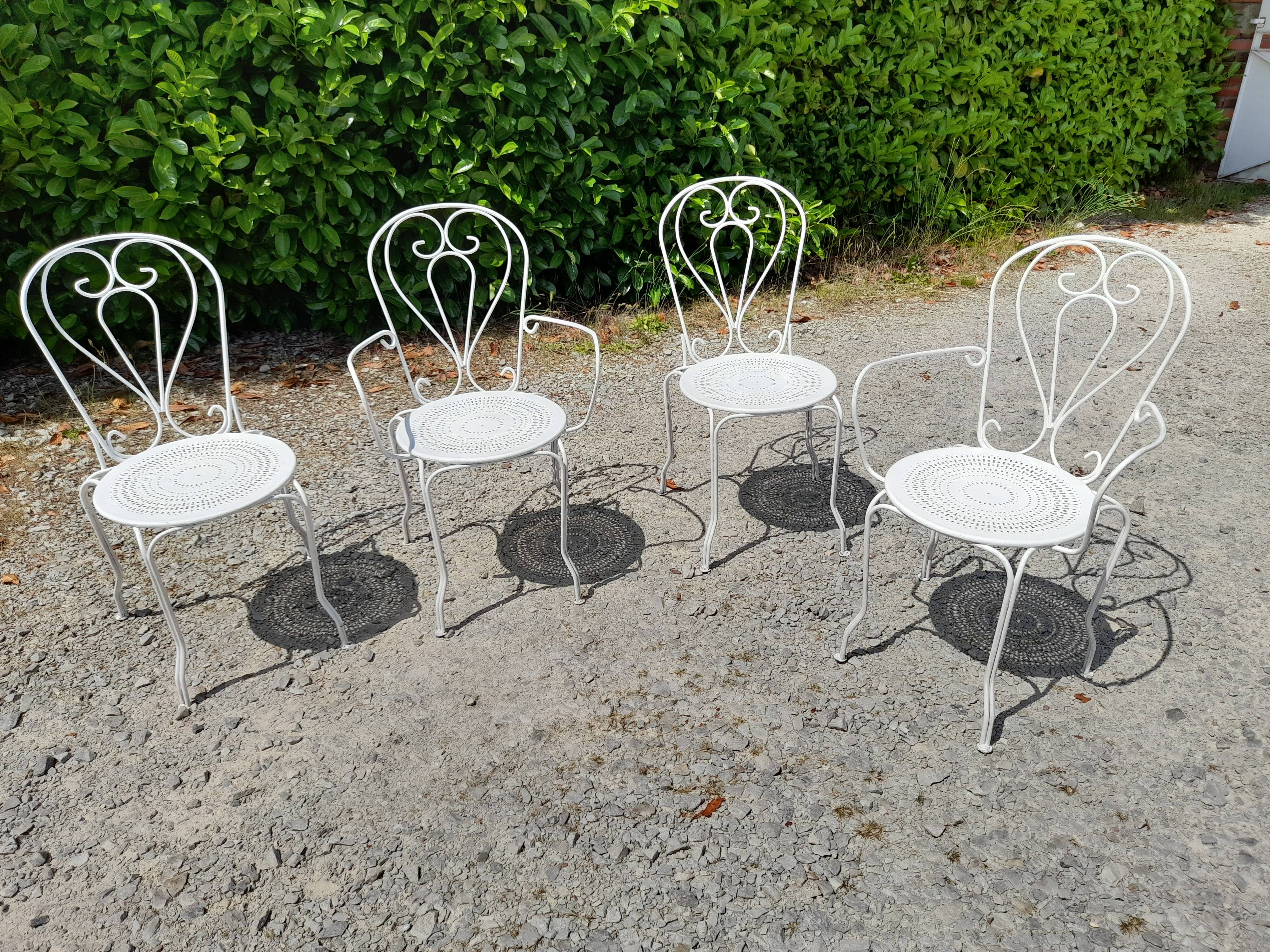 Salon de jardin en fer forgé blanc