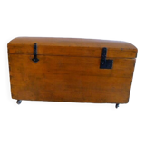 Curved trunk on wheels