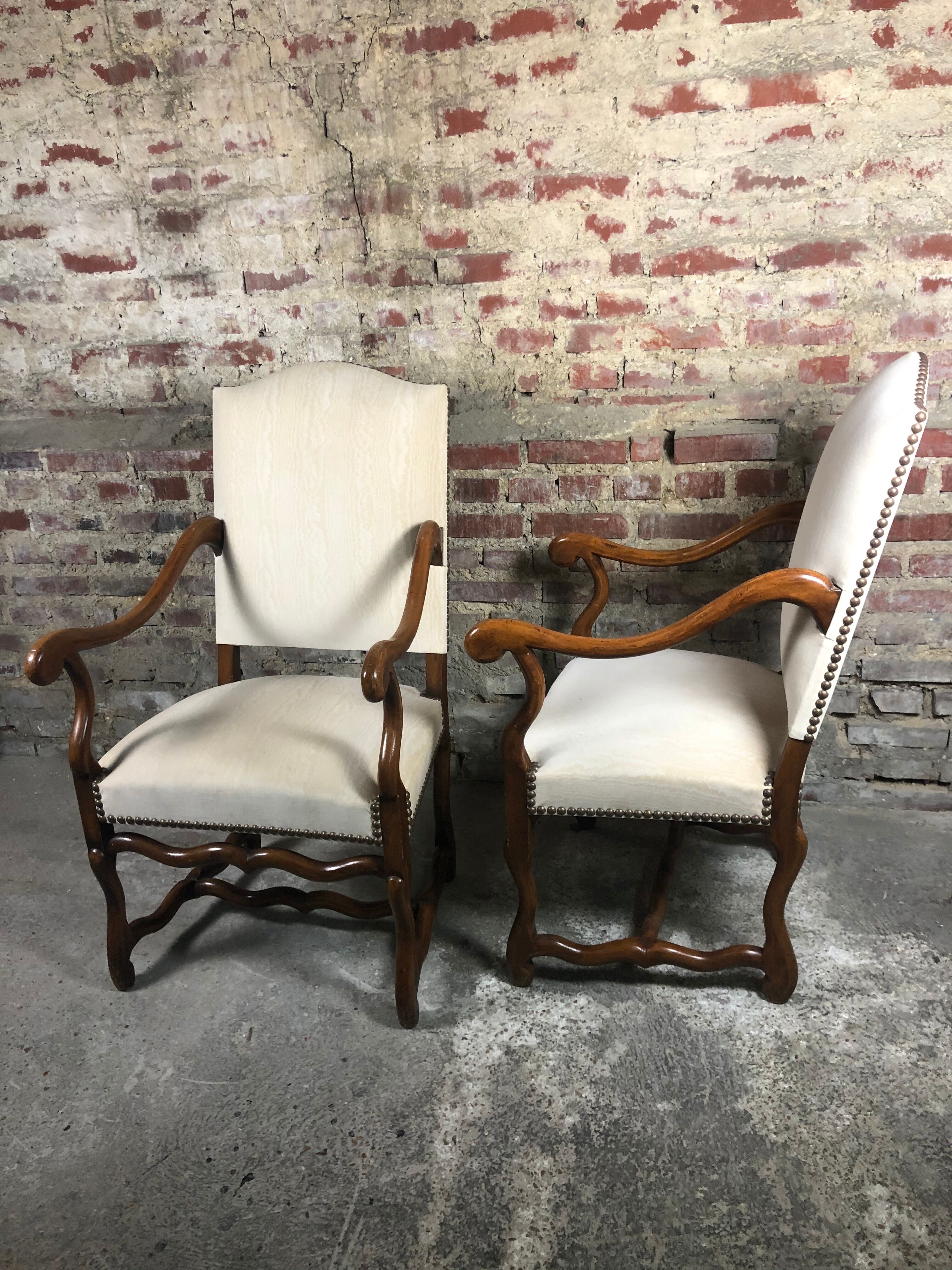 Chairs (pair) Sheep bones in walnut-tinted beech and marbled beige velvet