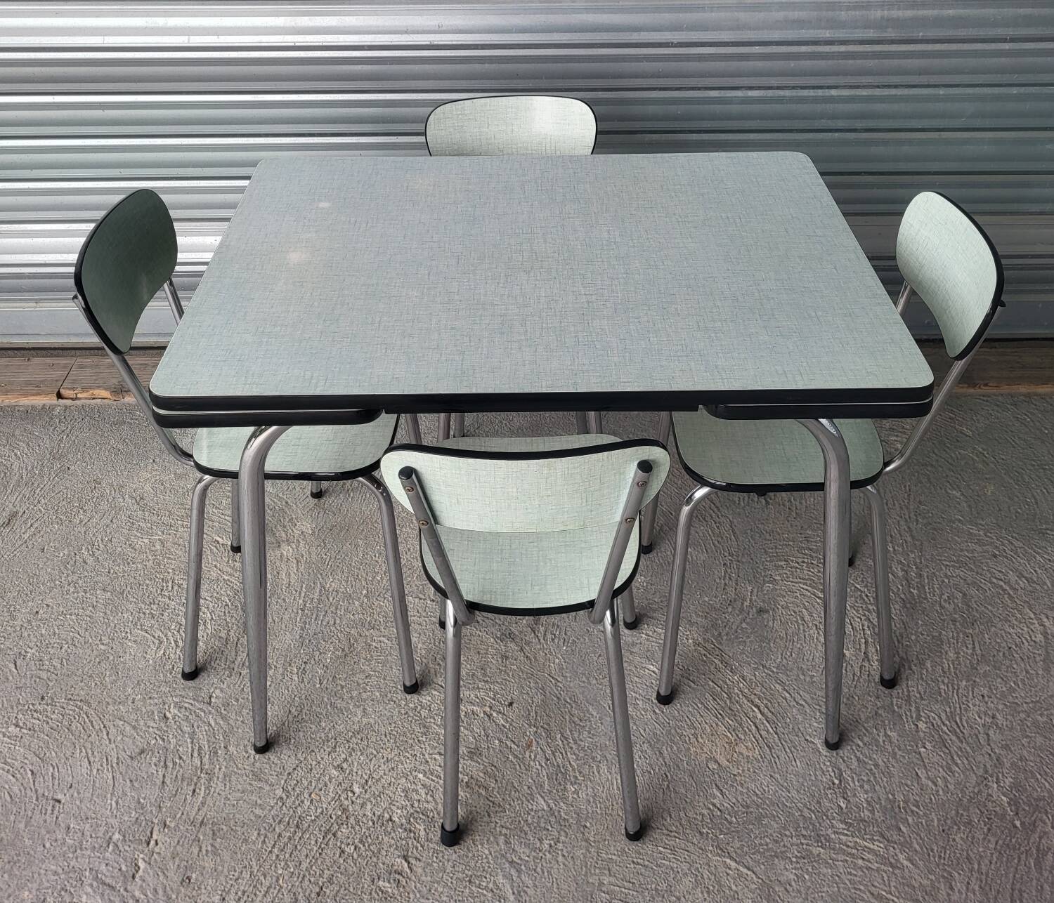 Authentique ensemble repas table 4 chaises en formica Vintage