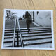 Photographie graphique 90: femme, escalier.