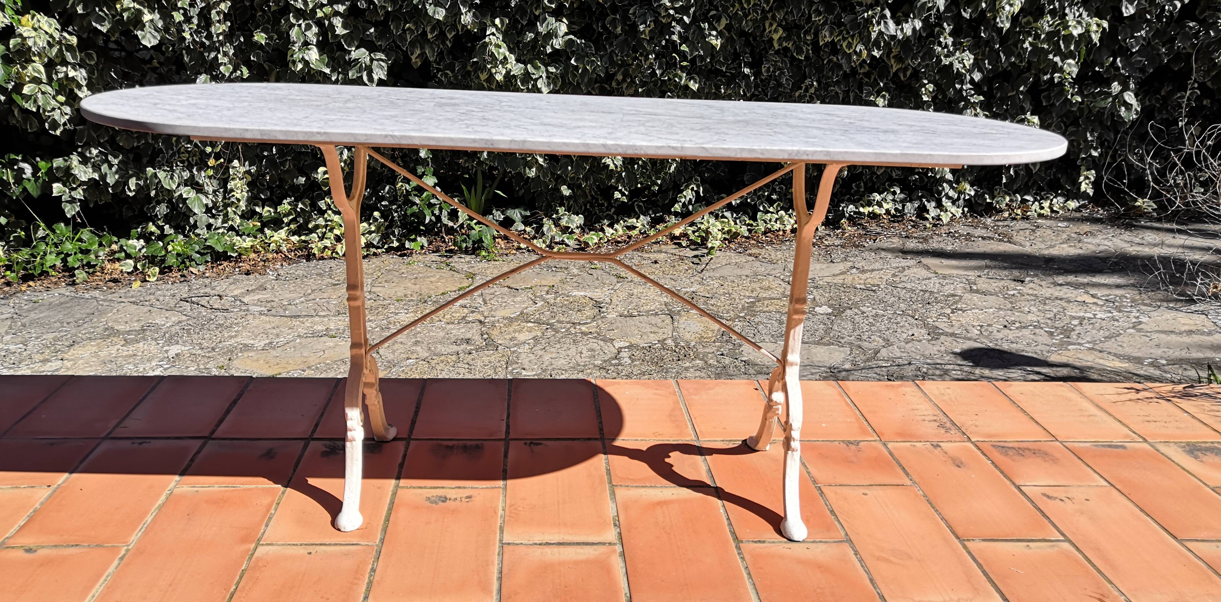 Table à manger oblongue marbre blanc & pied en fonte vintage