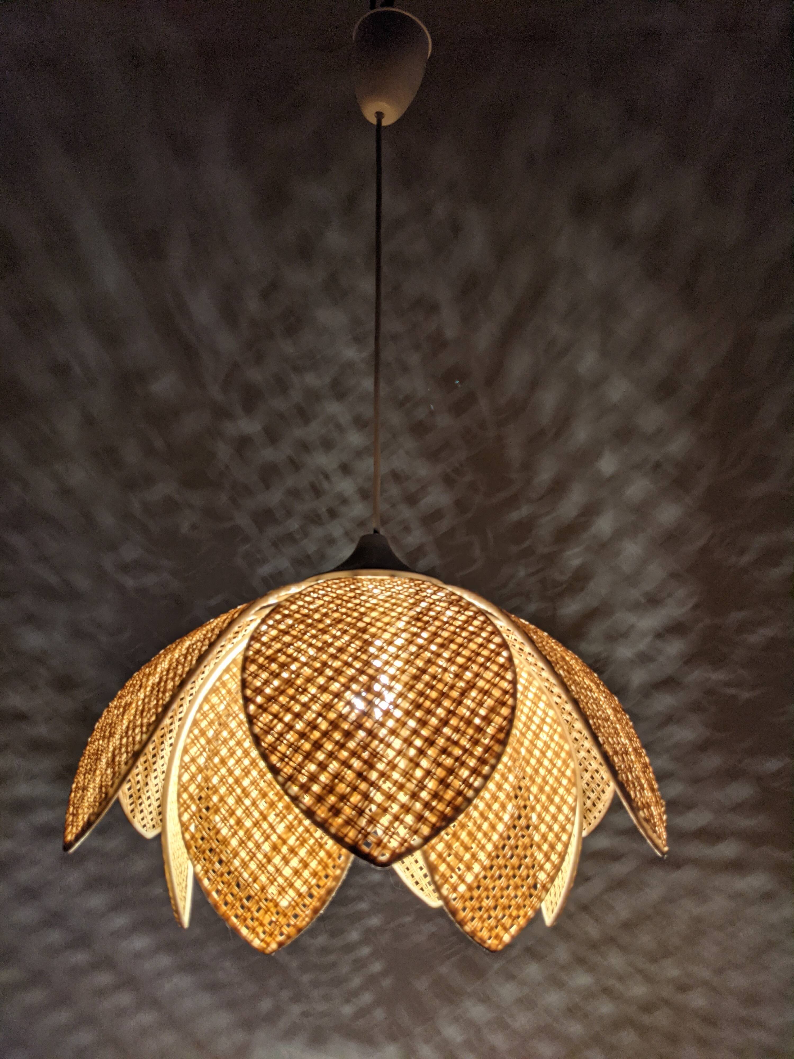 Rattan lotus flower suspension from the 60s/70s