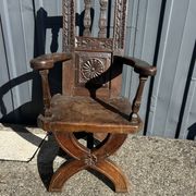 Fauteuil ancien en chêne , haute Epoque