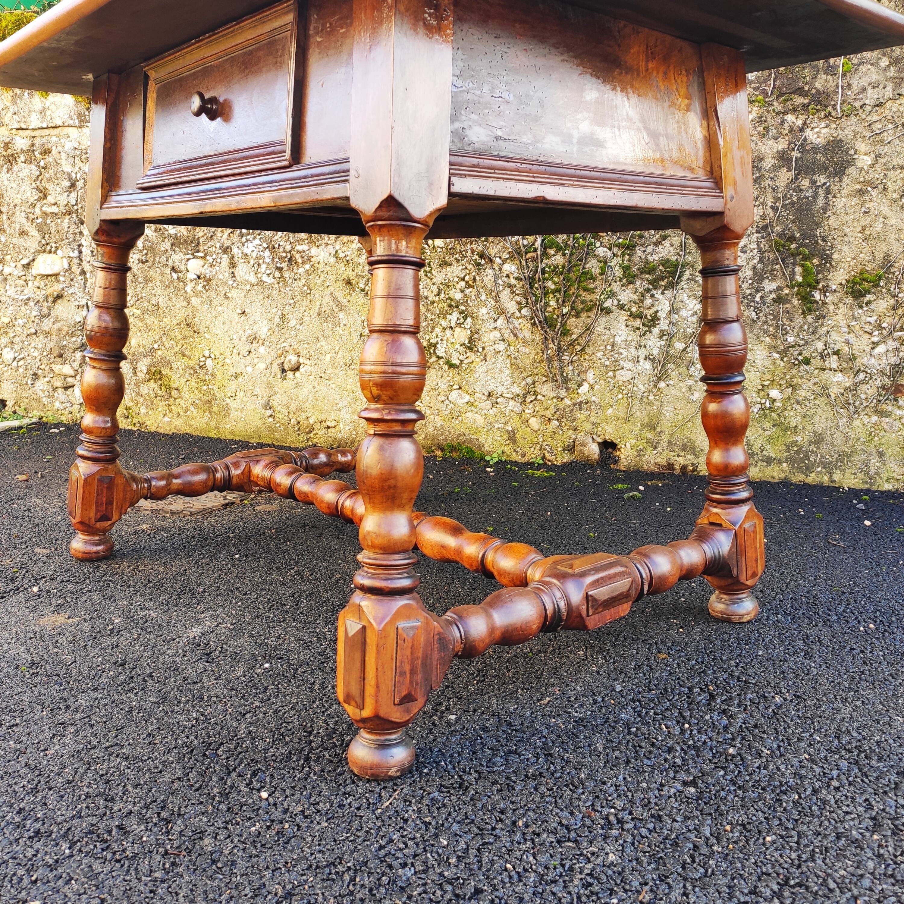 Antique Swiss table in solid walnut - 19th century