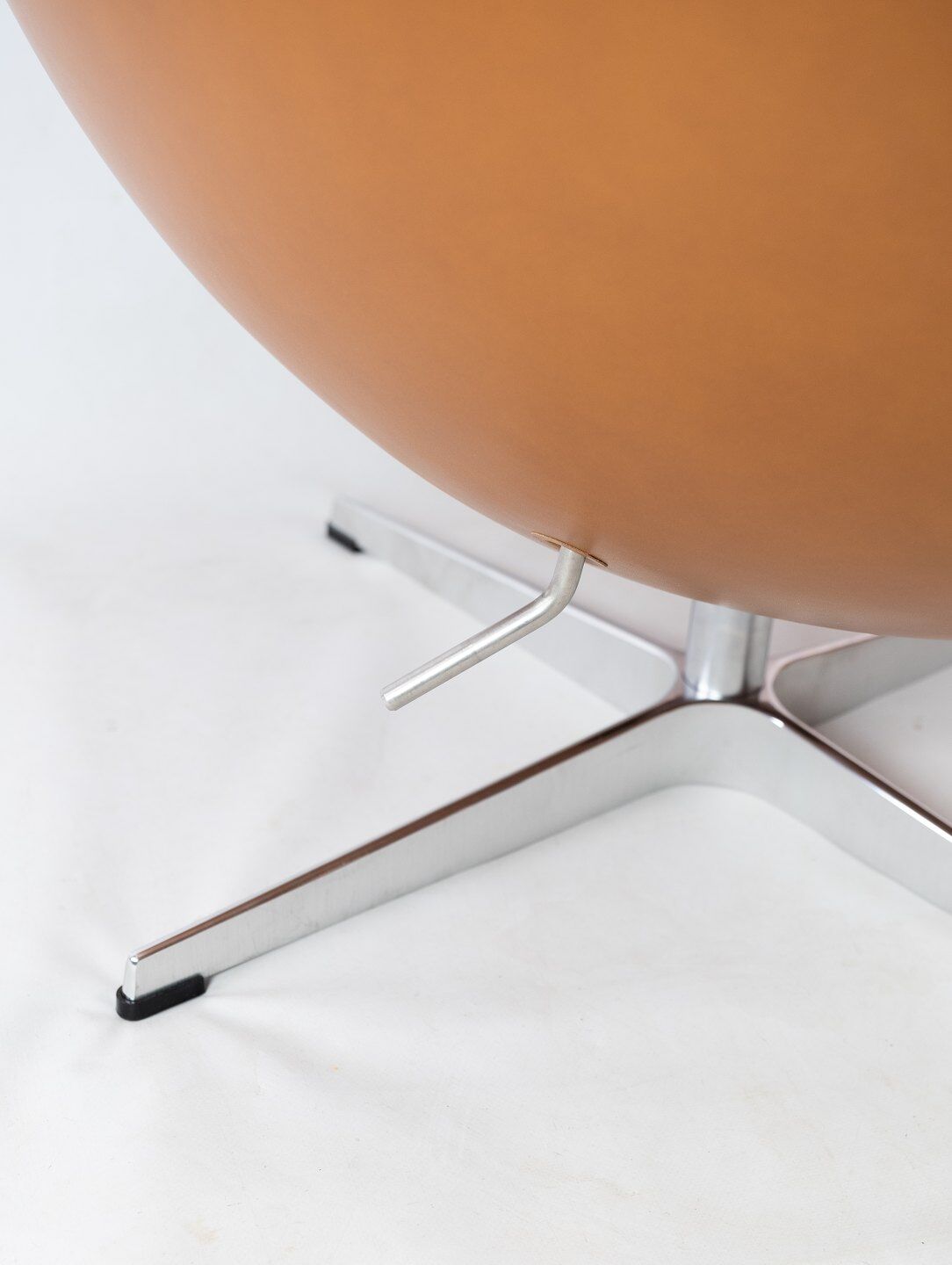 Egg armchair model 3316 designed by Arne Jacobsen for Fritz Hansen 1958