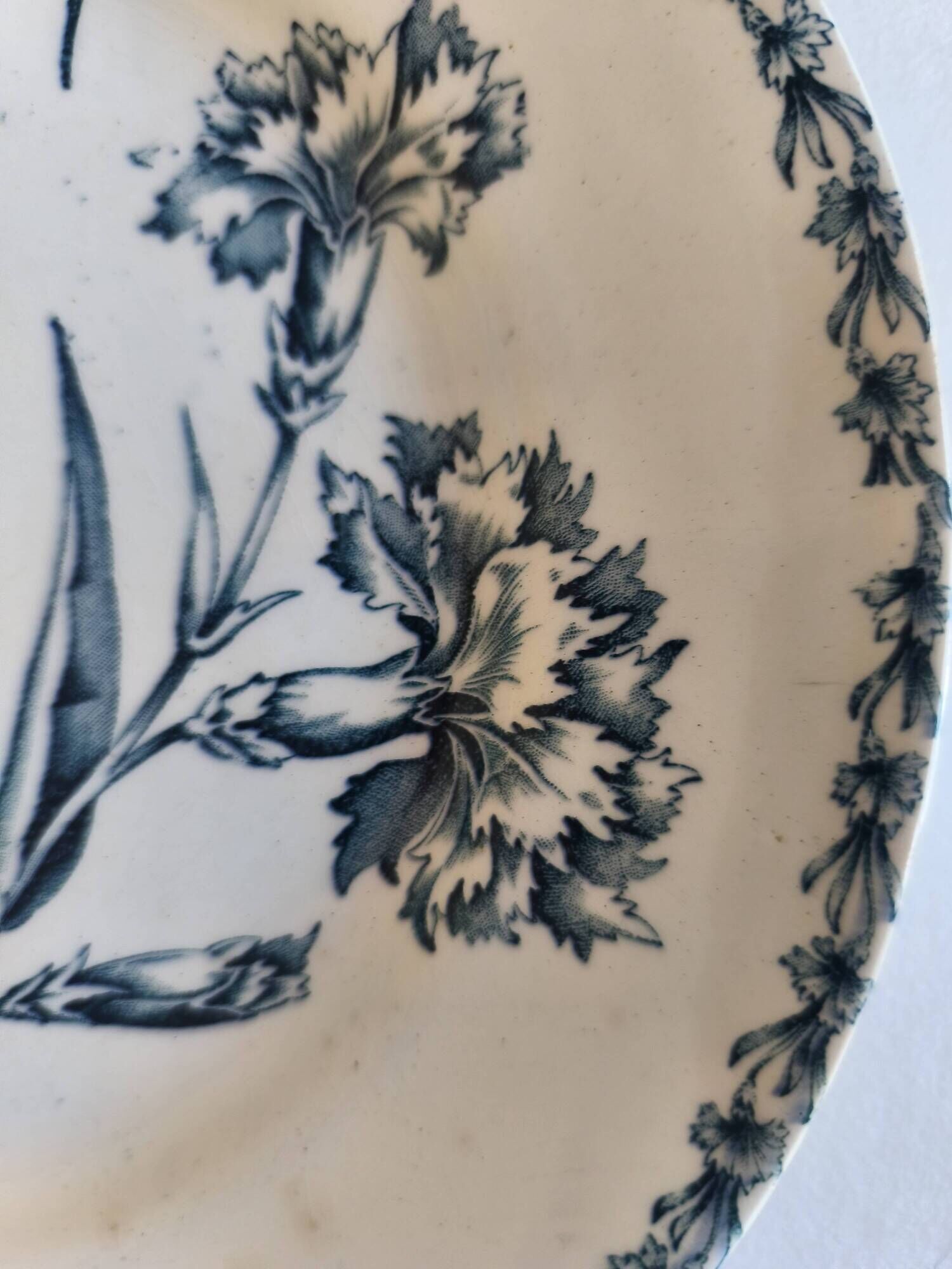 Two ironstone plates from Lunéville Keller and Guérin with a floral pattern.