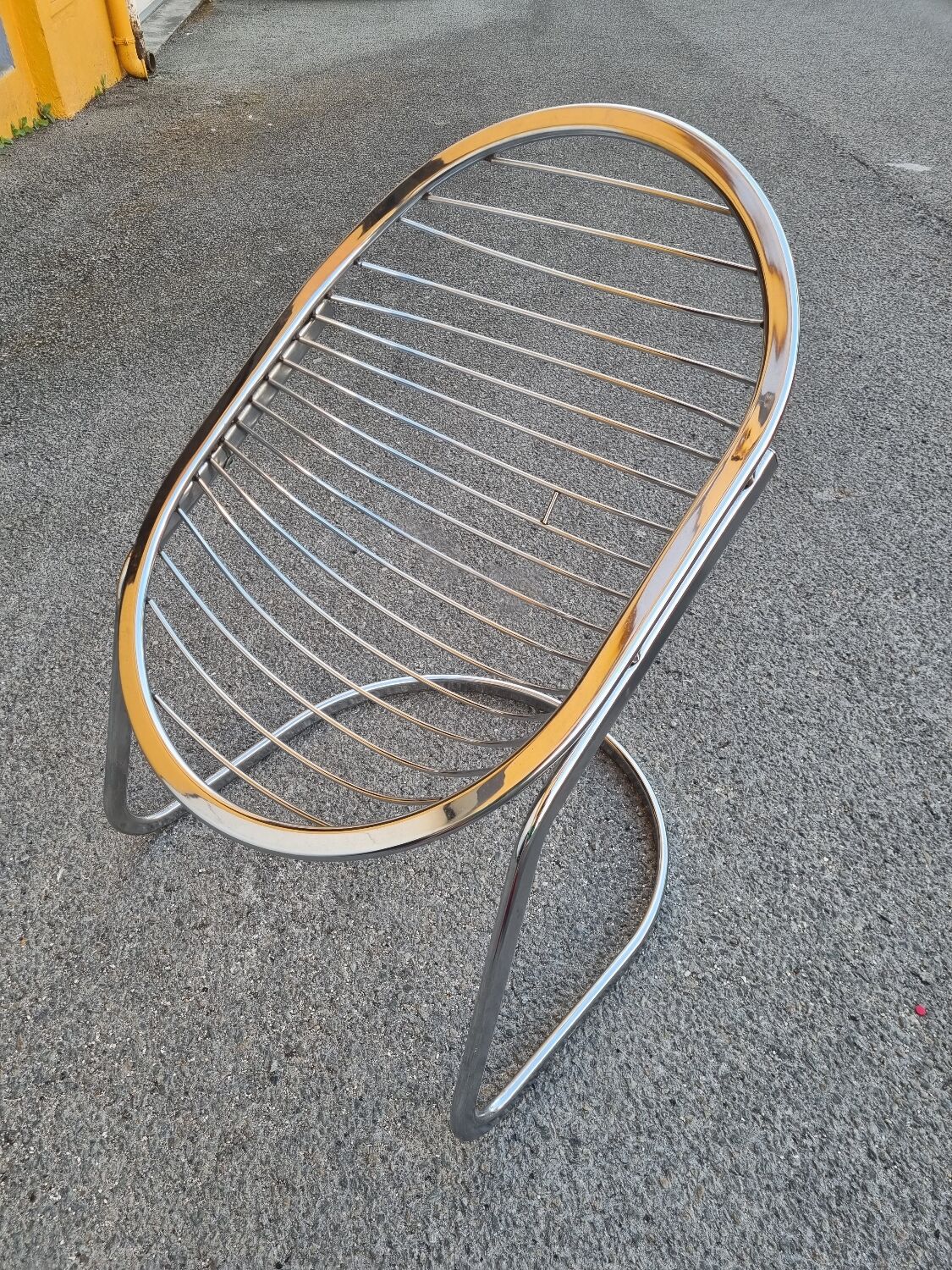 Chair egg metal