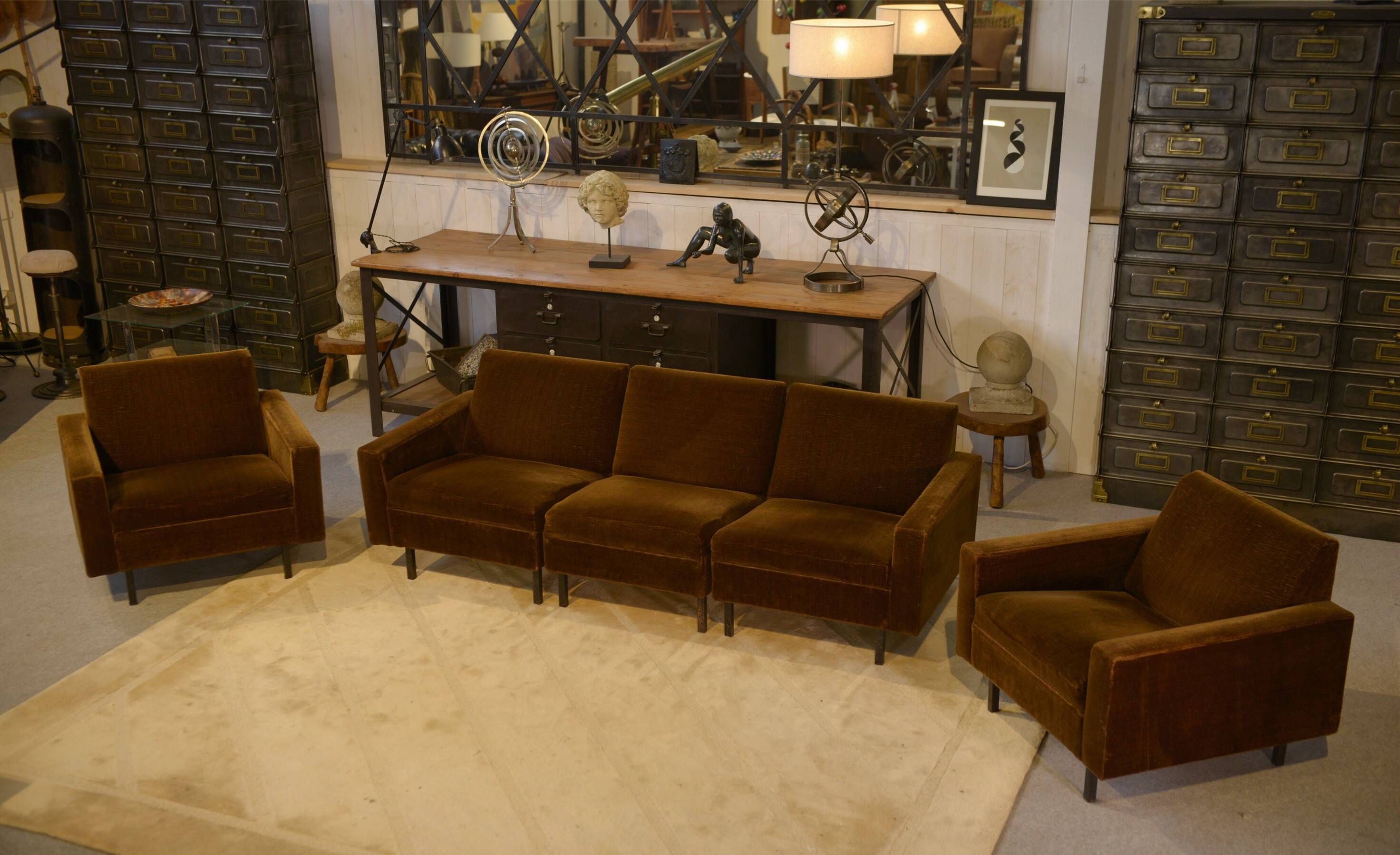 Ensemble canapé et 2 fauteuils en velours marron 1960’s