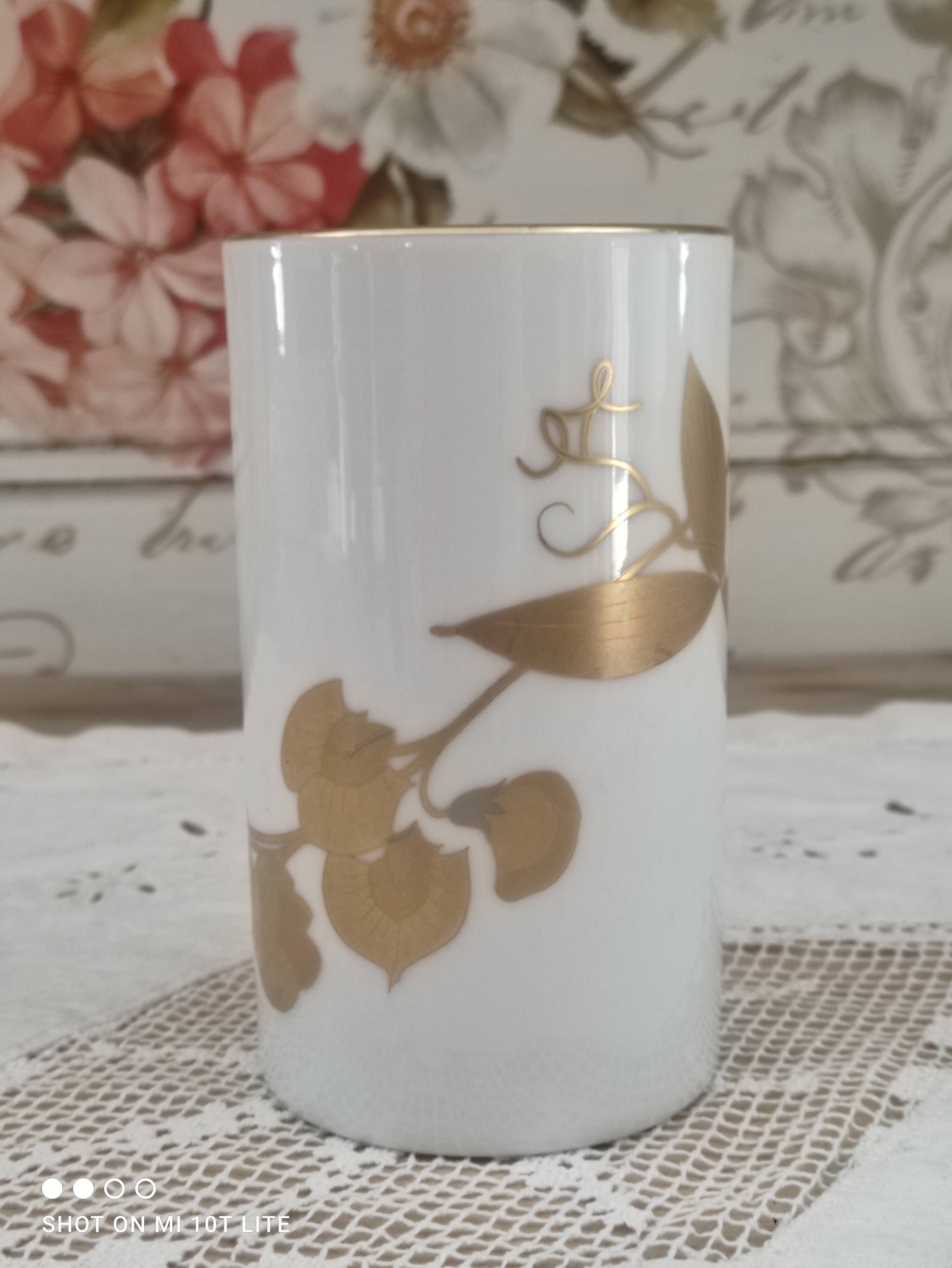 White porcelain vase decoration foliage gold "Léonard Paris" decoration Montebello