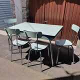 Table et chaises en formica