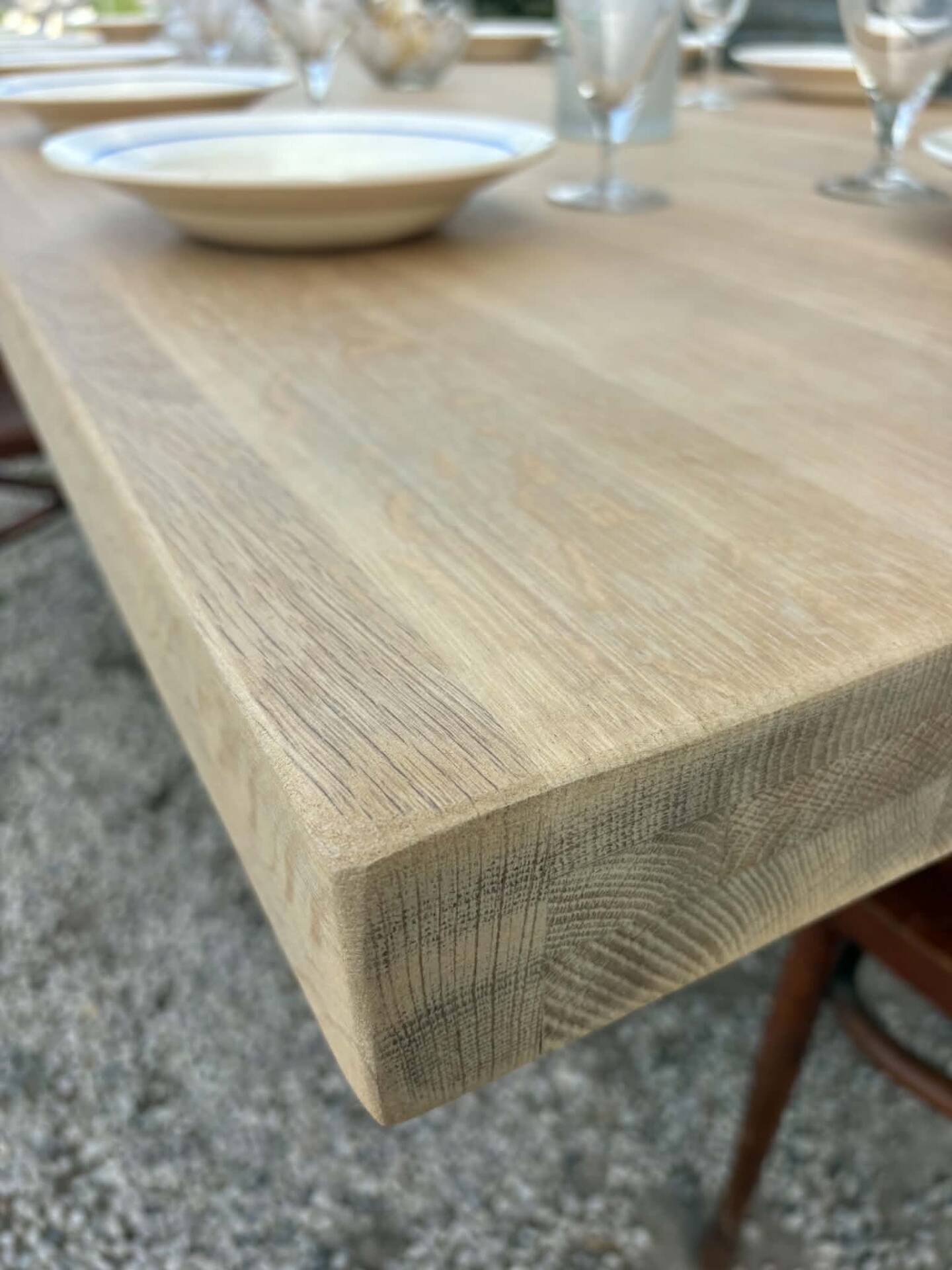 Grande table en bois brut ( 12 personnes )